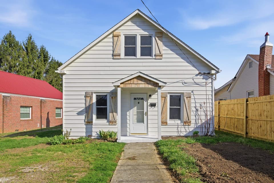 1050 Harless Street NE, Christiansburg, VA