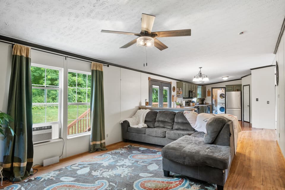 678 Peachtree Hill, photo 27 of 40