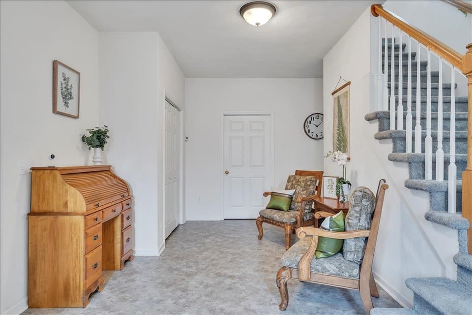 445 Chelsea Loop, photo 5 of 40