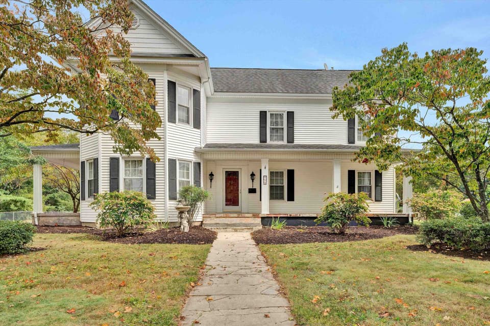 115 Lester Street, photo 2 of 40