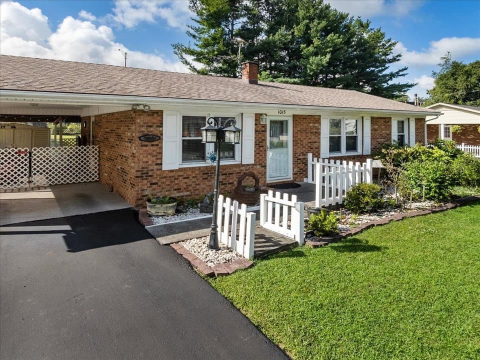 1015 Reading Road, photo 5 of 40