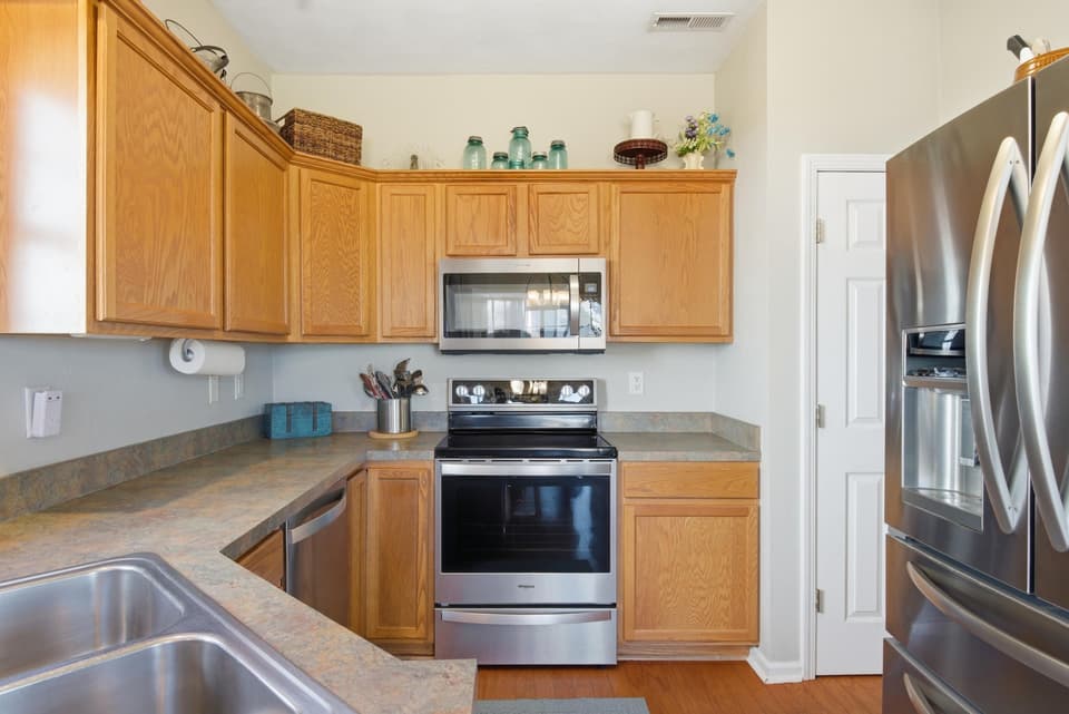 310 Windsor Drive, photo 16 of 40