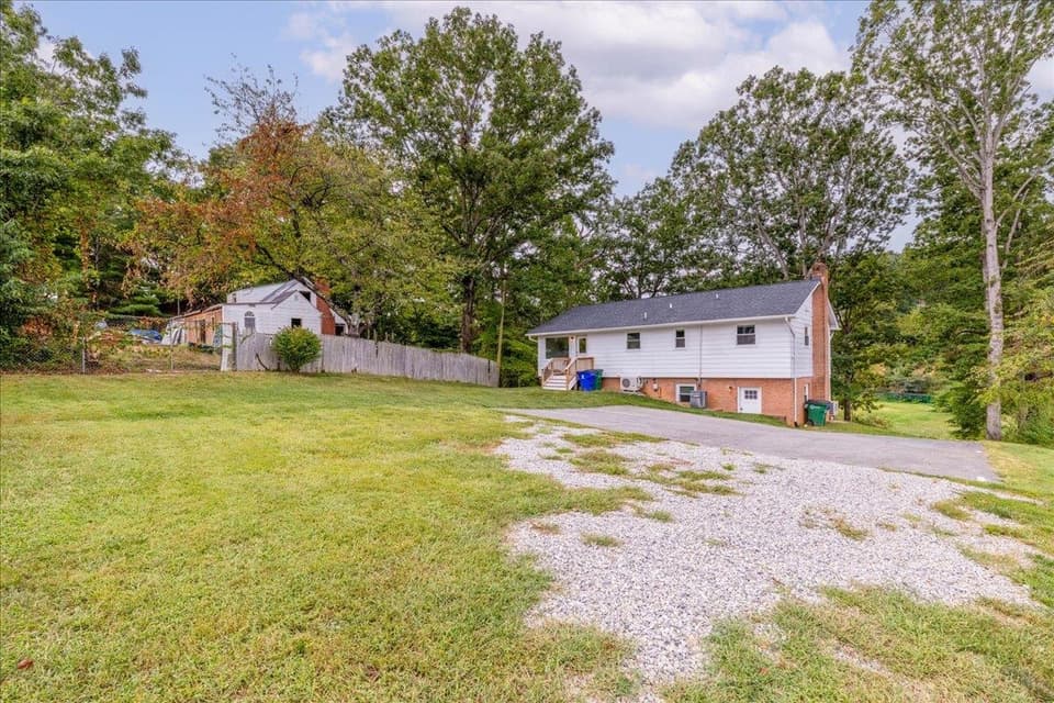 1370 Roanoke Street, photo 35 of 40