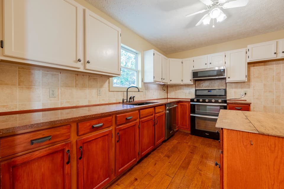 915 George Edward Viaduct, photo 14 of 40