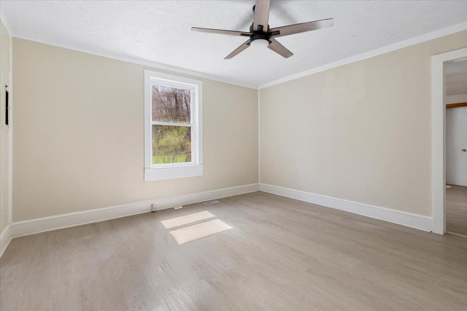 1033 Walton Road, photo 11 of 37