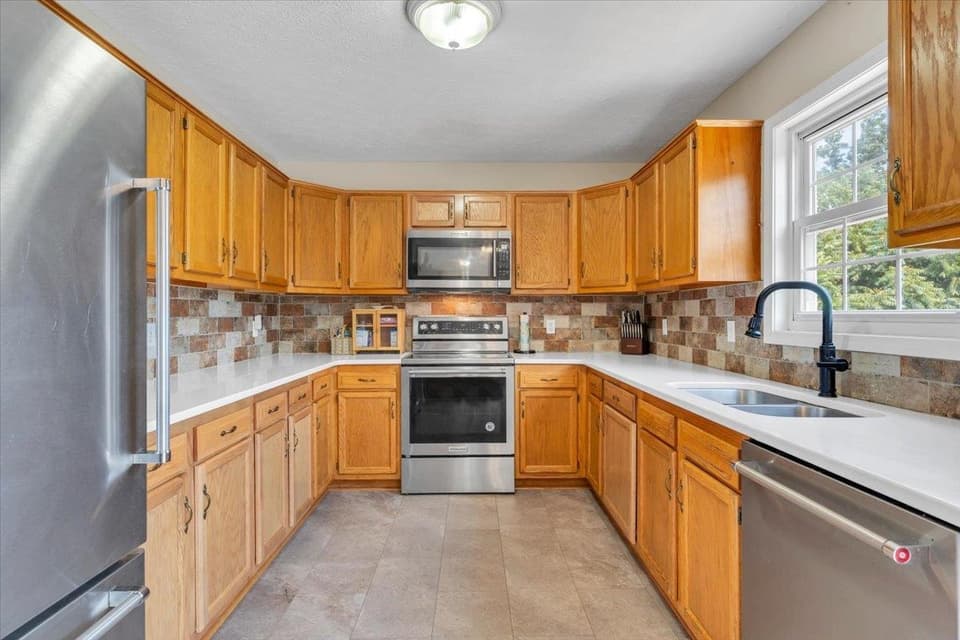20 Wood Ridge Drive, photo 10 of 40