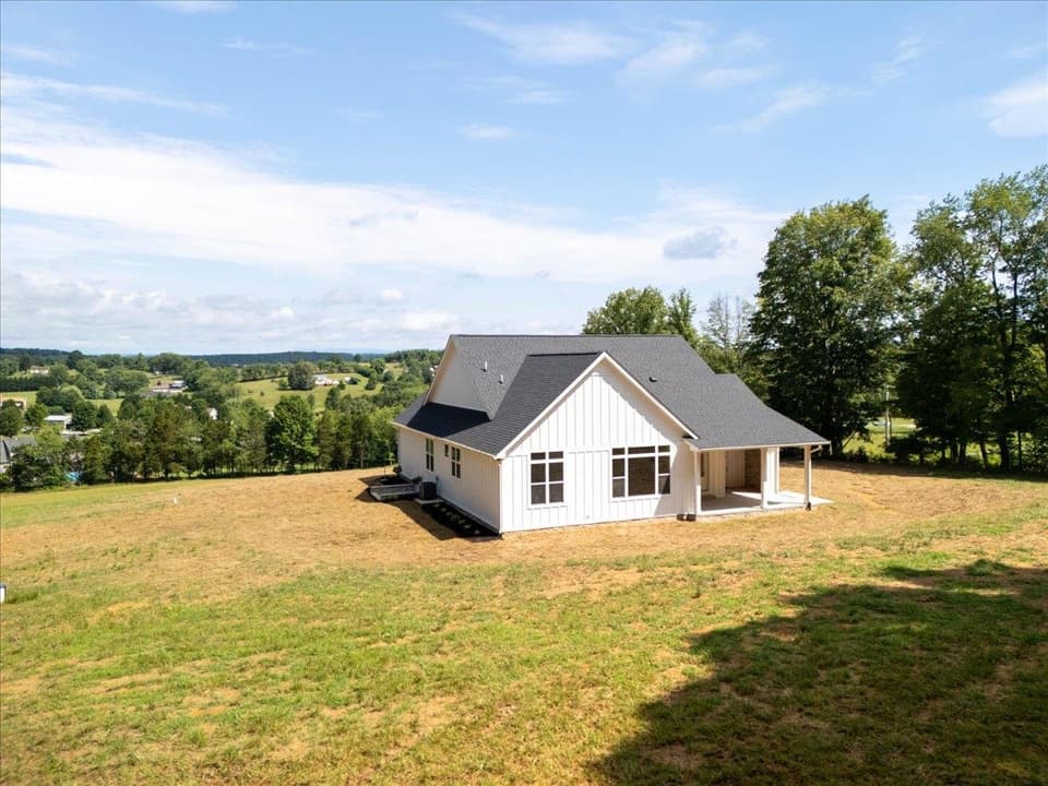 4480 Fairview Drive, photo 10 of 36