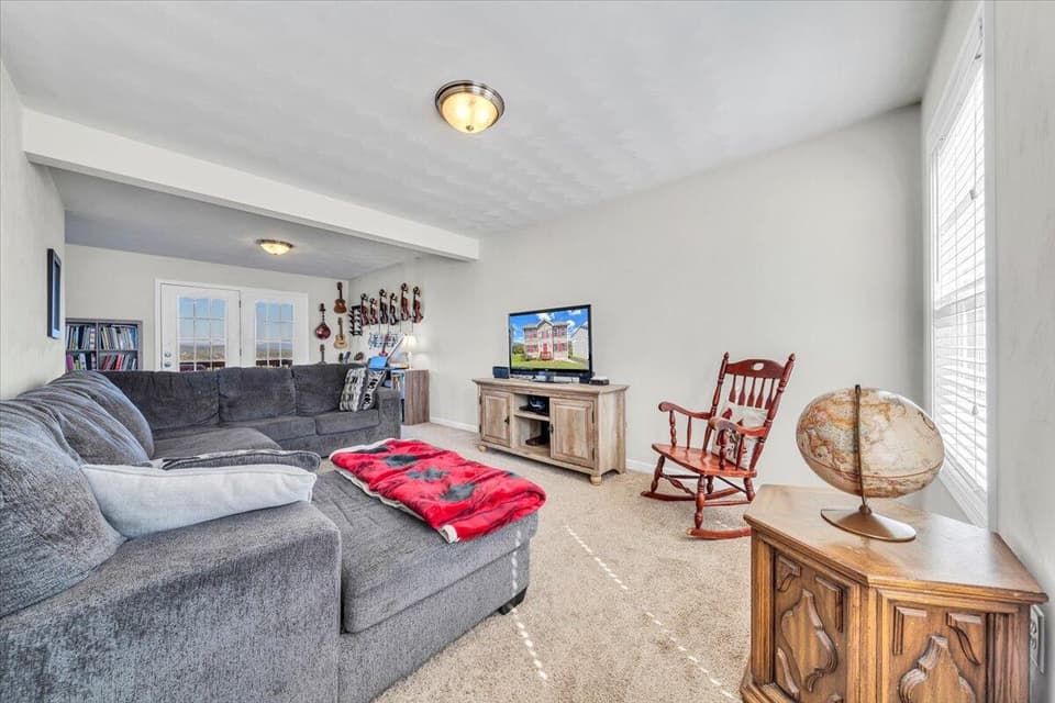 400 Chelsea Loop, photo 4 of 38