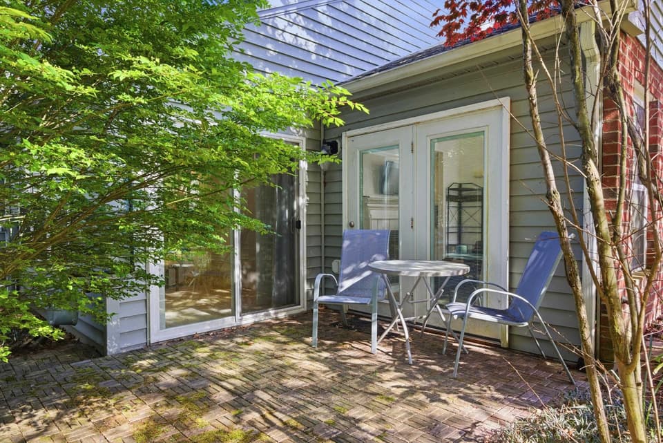 450 Silver Leaf Drive, photo 6 of 27