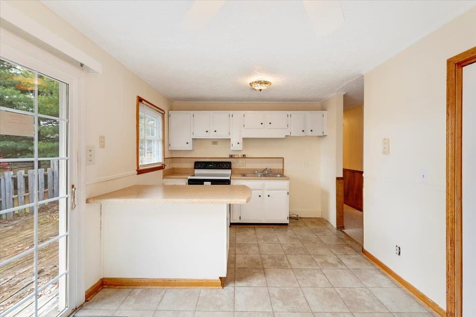 1363 Dow Street, photo 11 of 40