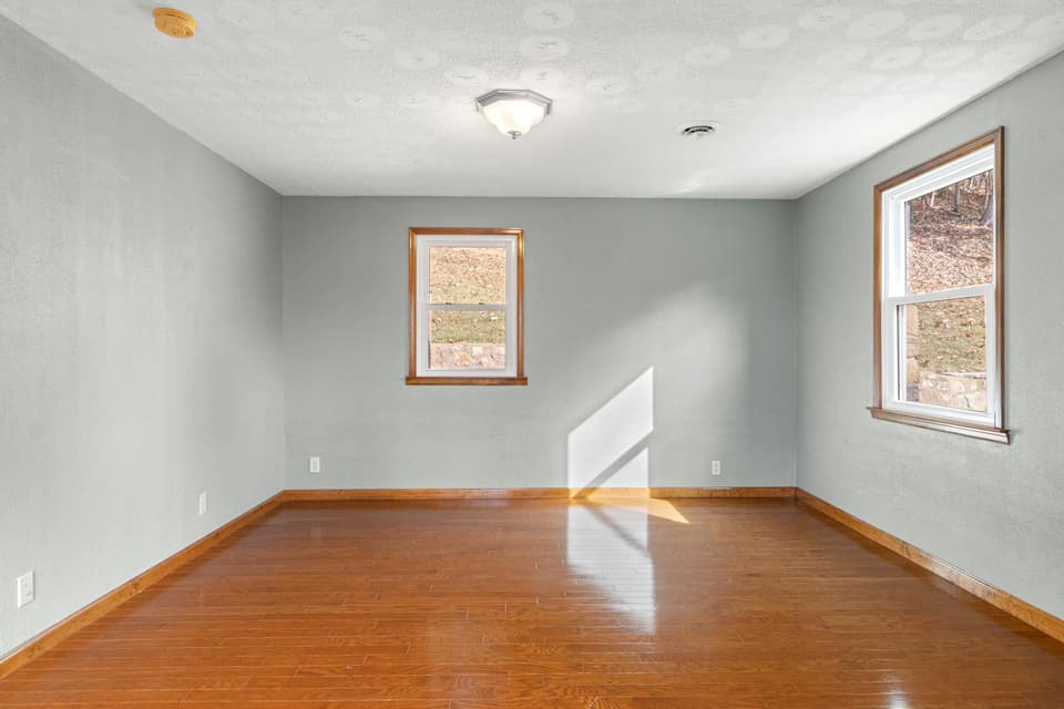 4550 Wayside Drive, photo 8 of 40
