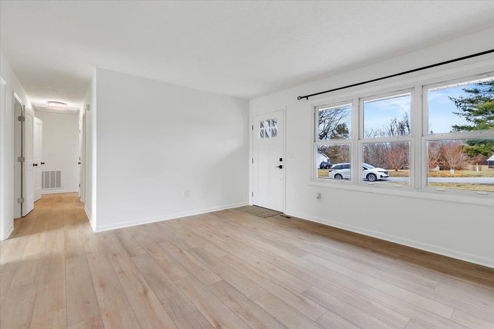326 Rolling Hills Drive, photo 12 of 40