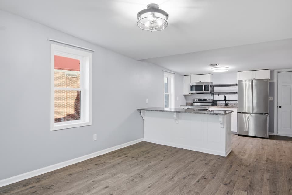 1050 Harless Street NE, photo 6 of 31