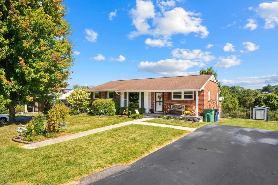 106 Roseland Drive, photo 27 of 39