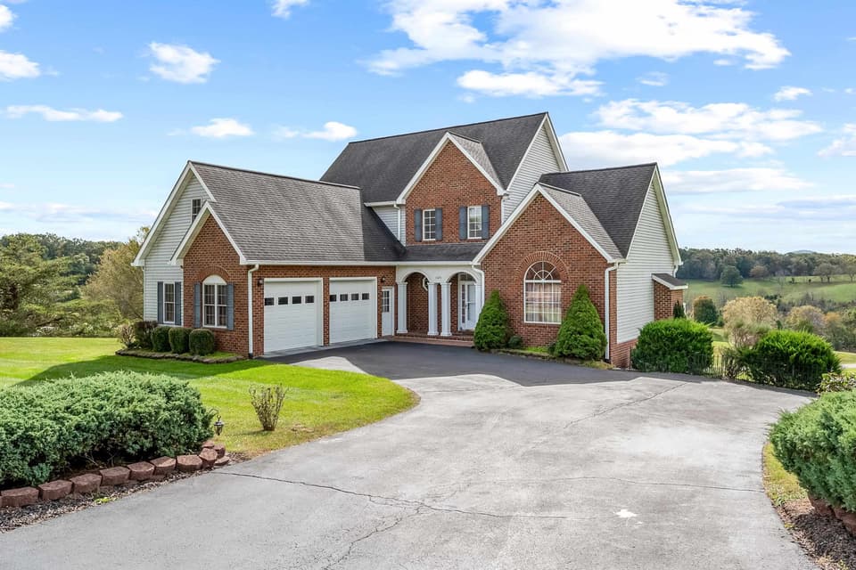 1125 Falcon Run, photo 4 of 40