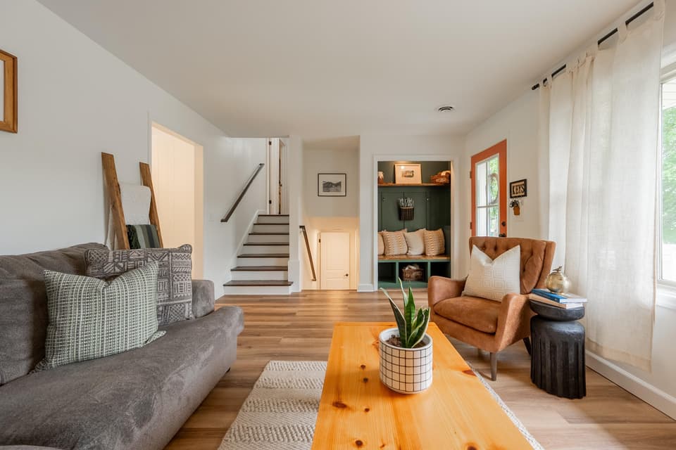 305 Overland Drive, photo 7 of 40