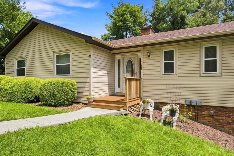 1220 Flint Drive, photo 3 of 40