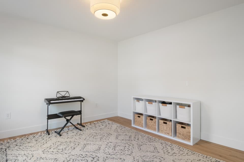 180 Sapphire Avenue, photo 29 of 40