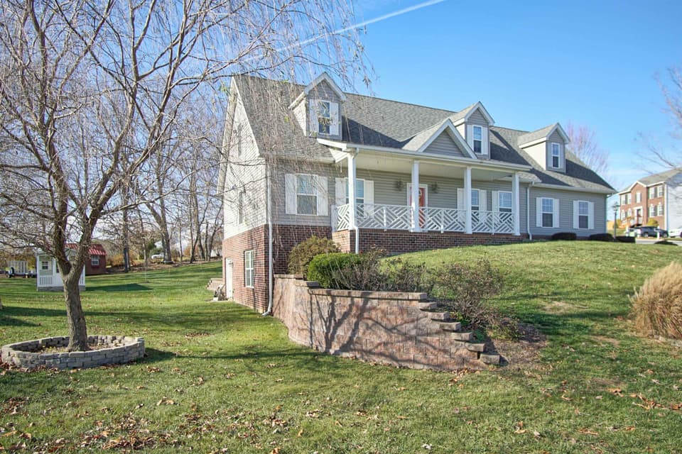 1410 Kensington Way, photo 2 of 40