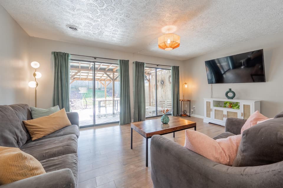 2665 Glade Drive SE, photo 6 of 40