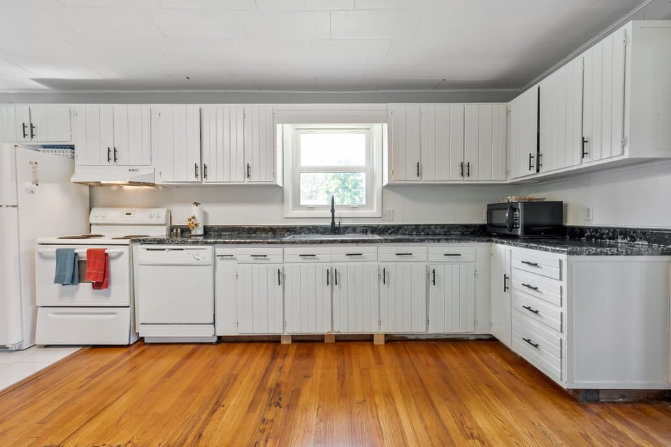 285 Dunlap Drive NE, photo 9 of 34