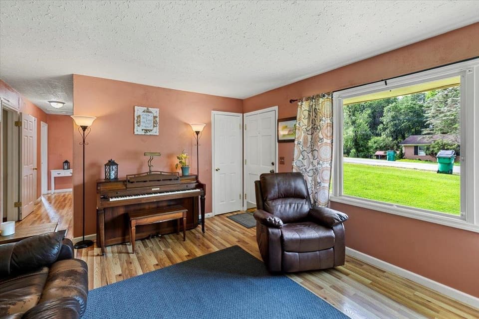 2318 Plateau Drive, photo 3 of 40