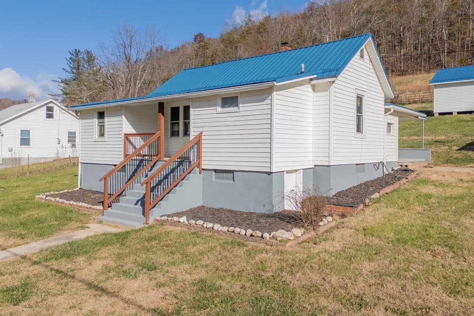 854 Den Hill Road, photo 7 of 40