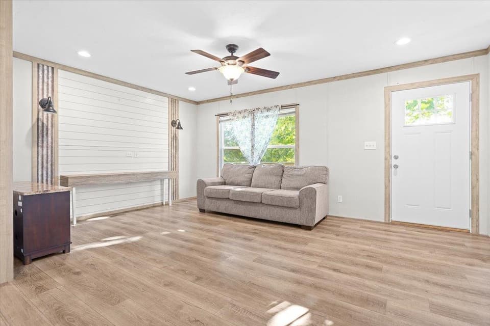 970 Ridgeway Drive, photo 8 of 34