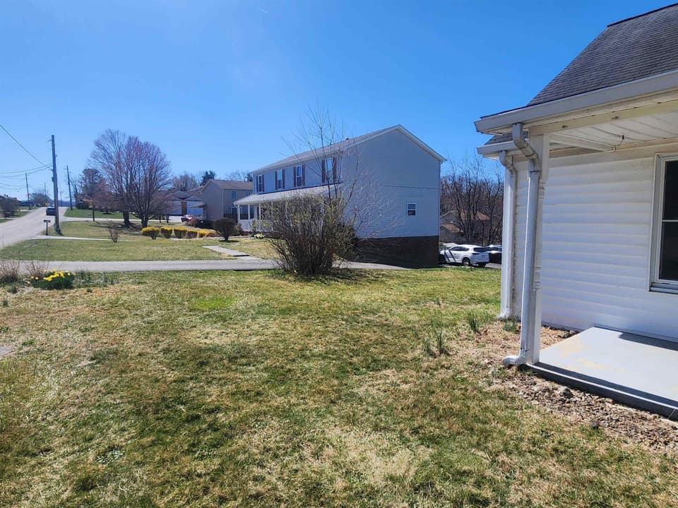 365 Clearview Drive, photo 7 of 40