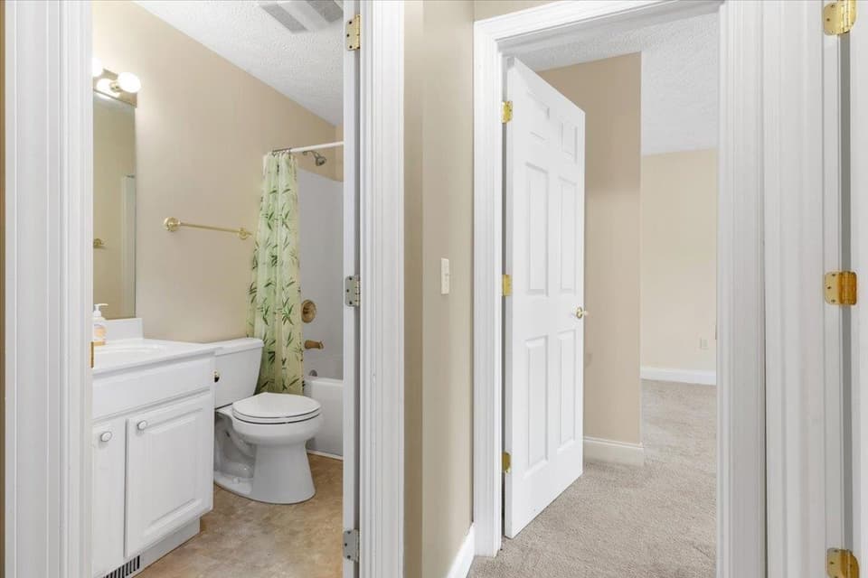 300 Willow Oak Drive, photo 19 of 40