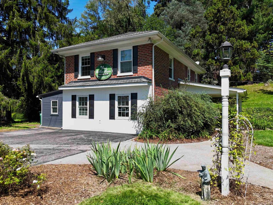 1800 Depot Street NE, photo 5 of 40
