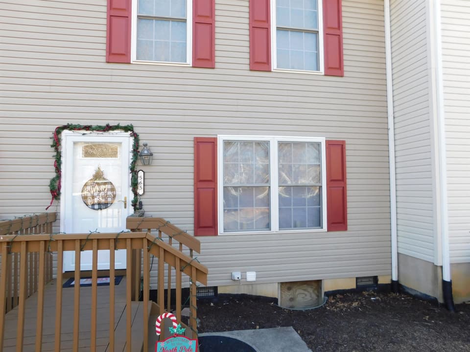 565 School Lane, photo 2 of 16