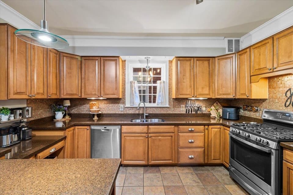 101 College Street, photo 20 of 40