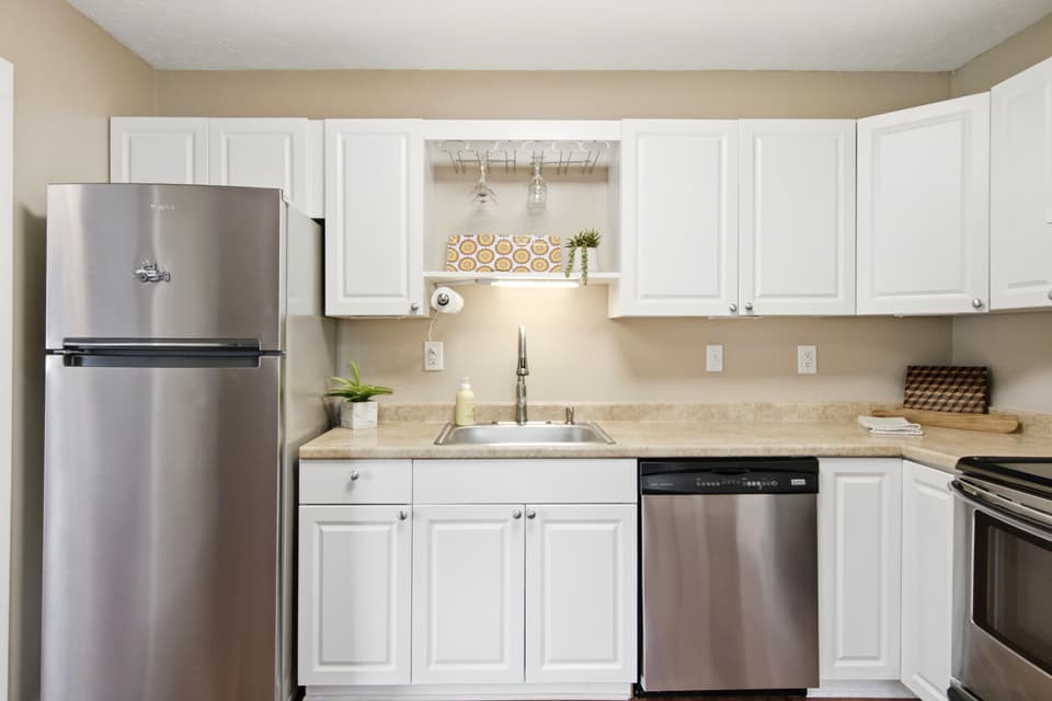 1790 Rainbow Street NE, photo 9 of 40