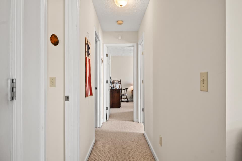 700 Warren Court, photo 17 of 40