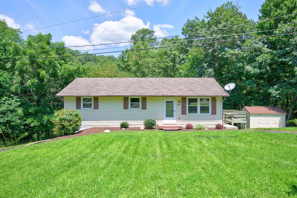 1548 Gallimore Street, photo 2 of 40