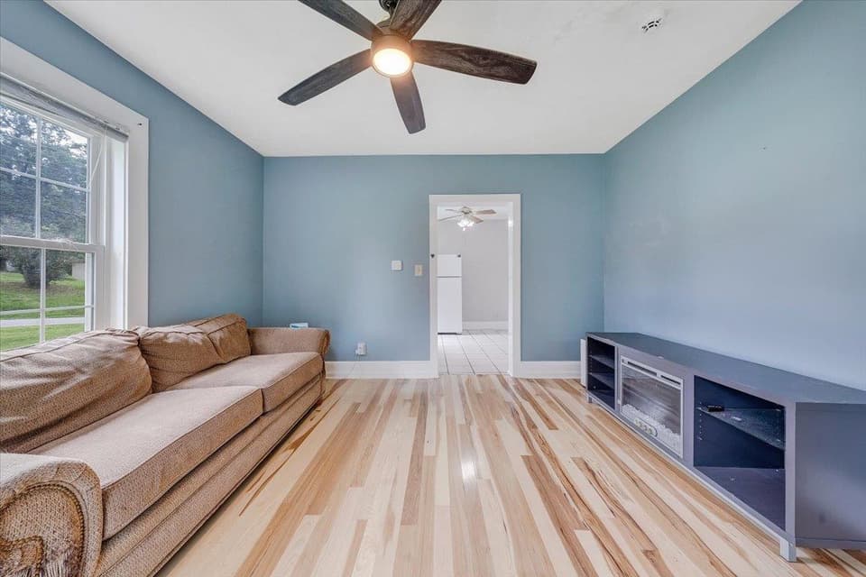 340 Montgomery Street, photo 4 of 32