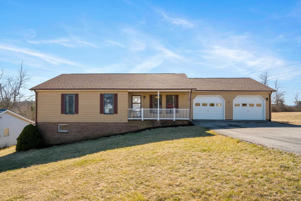 15 Massie Drive NW, photo 3 of 40