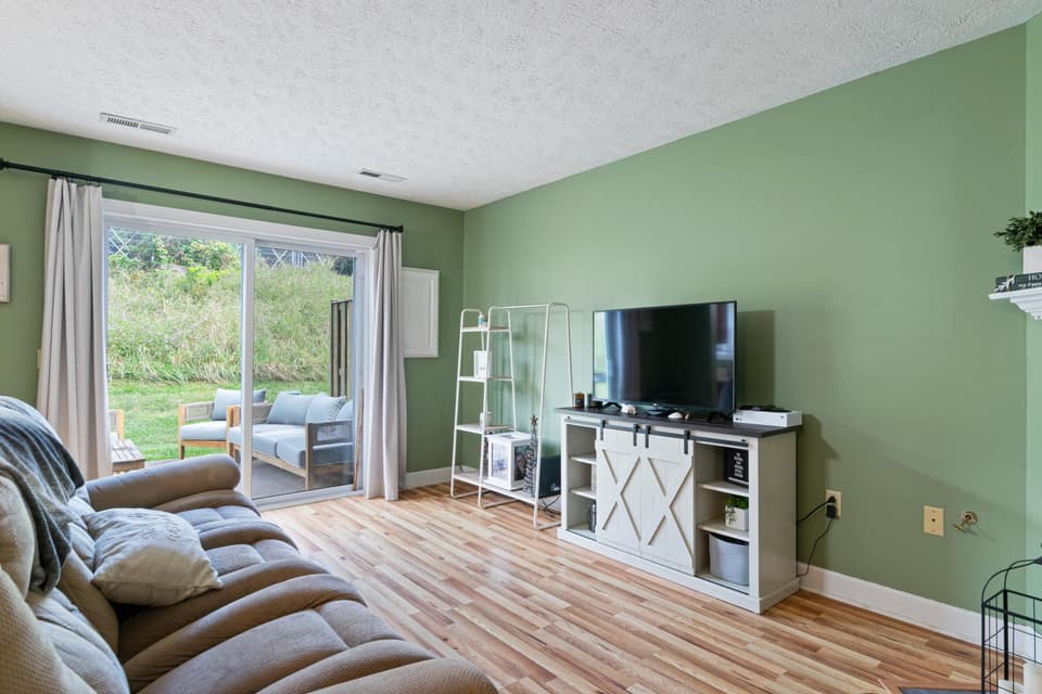 145 Gold Leaf Drive, photo 3 of 27