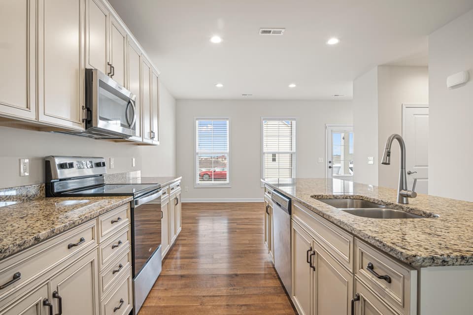 215 Hamilton Avenue NW, photo 9 of 40