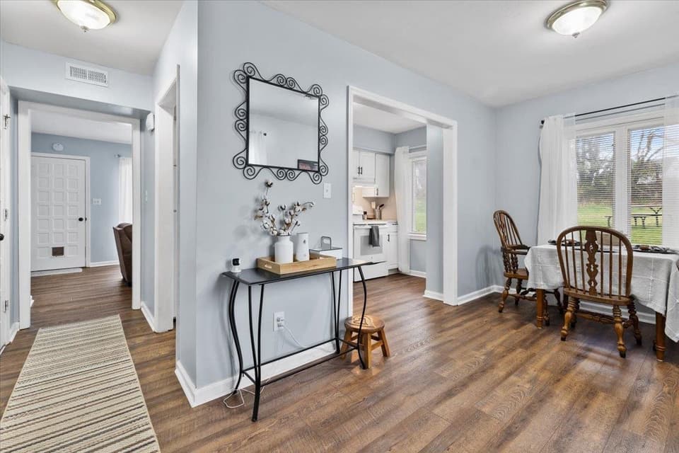 229 Lester Place, photo 6 of 40
