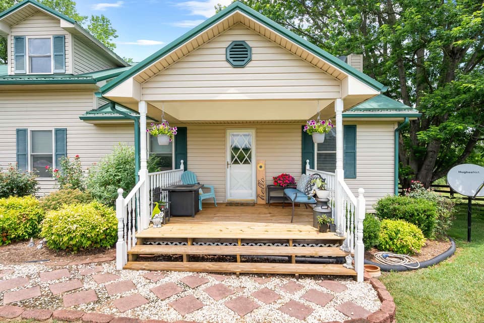 2056 Radford Road, photo 9 of 40