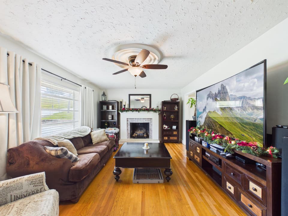 85 Wades Lane, photo 10 of 40