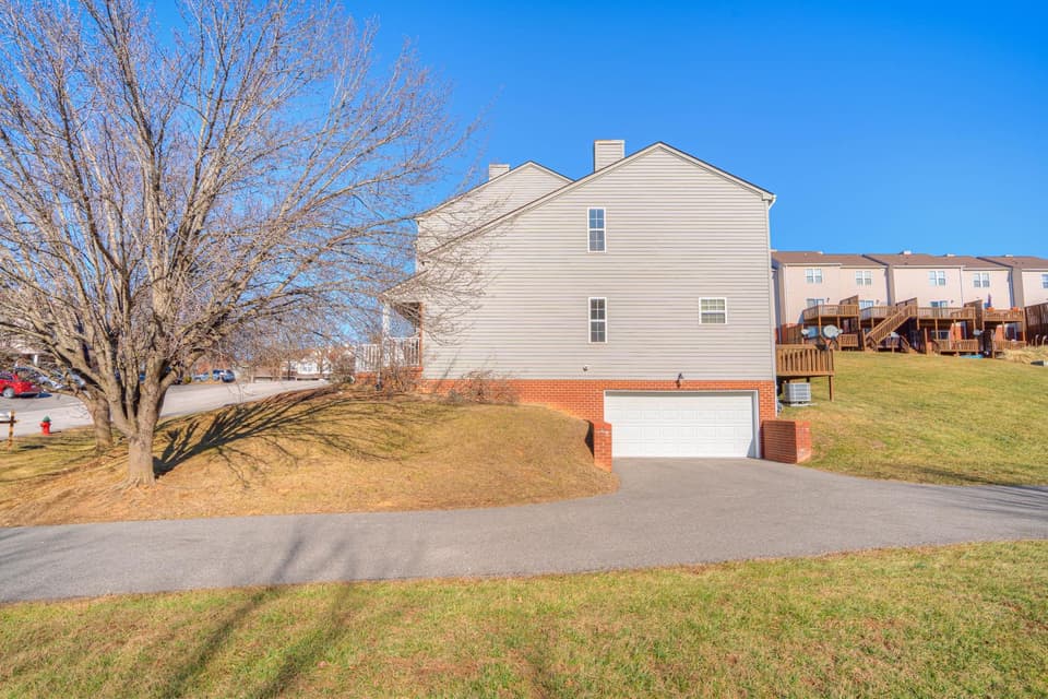 185 Blue Leaf Drive, photo 7 of 40