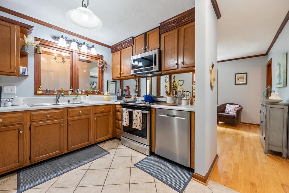 1160 Sherwood Drive, photo 26 of 40
