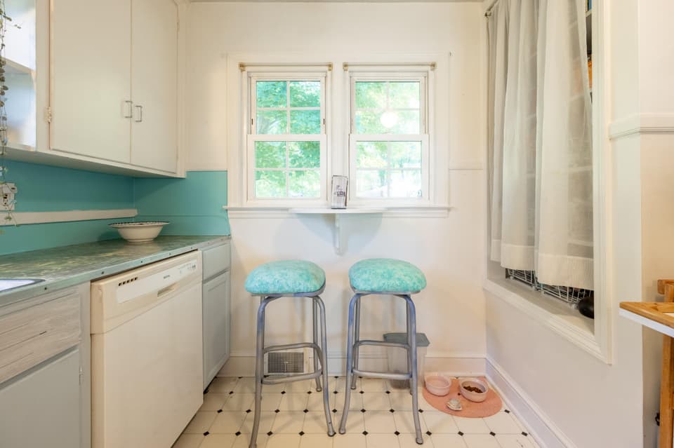810 College St NW, photo 18 of 38