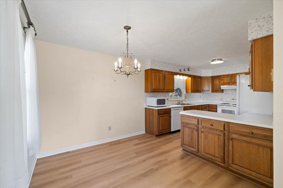 380 Walters Drive NW, photo 9 of 23