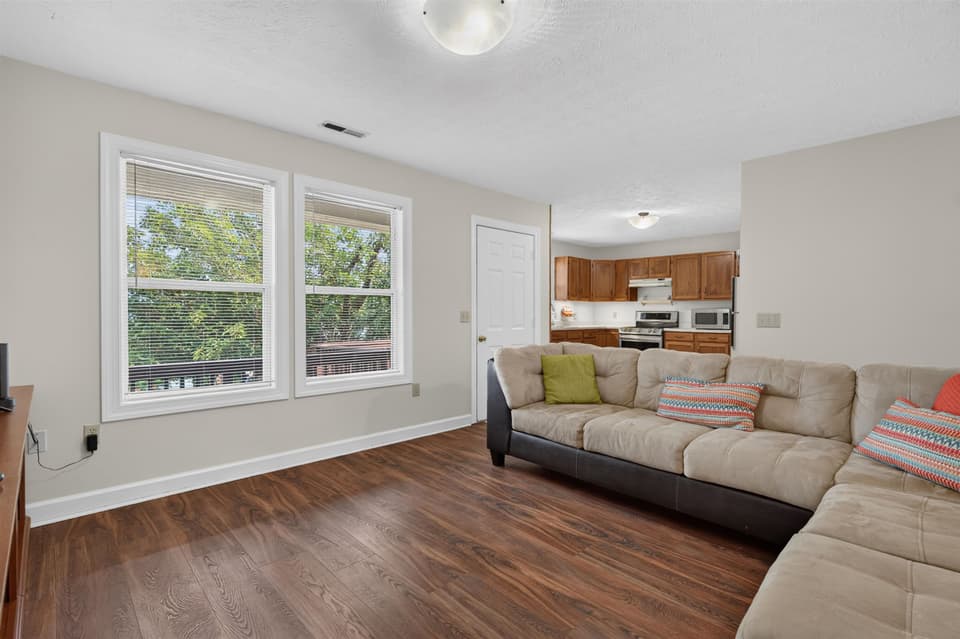 650 Kamran Drive, photo 6 of 40