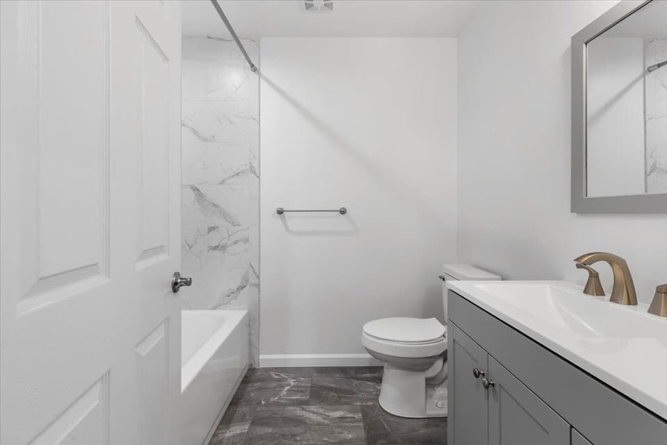 120 SE Howery Street, photo 33 of 40