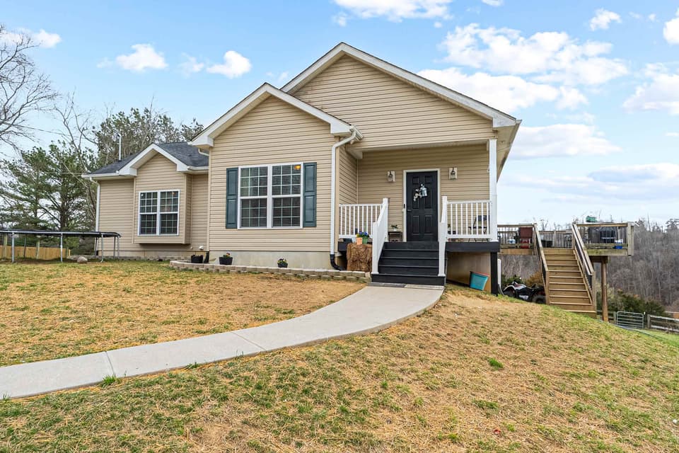 285 Easy Street, photo 3 of 40